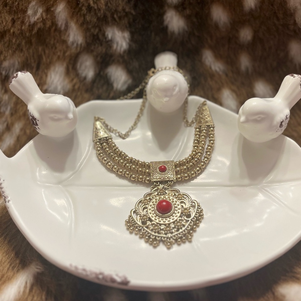 Elegant gold color and Red Necklace - Picture 2 of 2